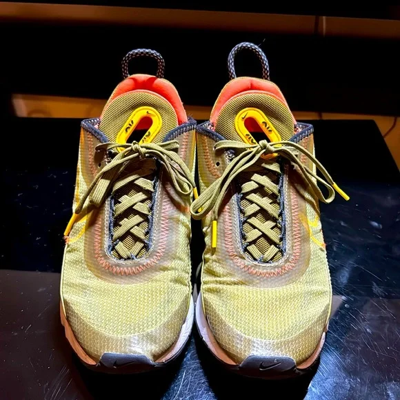 WMNS AIR MAX 2090 'OLIVE FLAK'